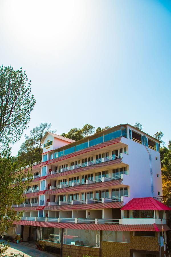 The Alpine Resort Lansdowne Bagian luar foto