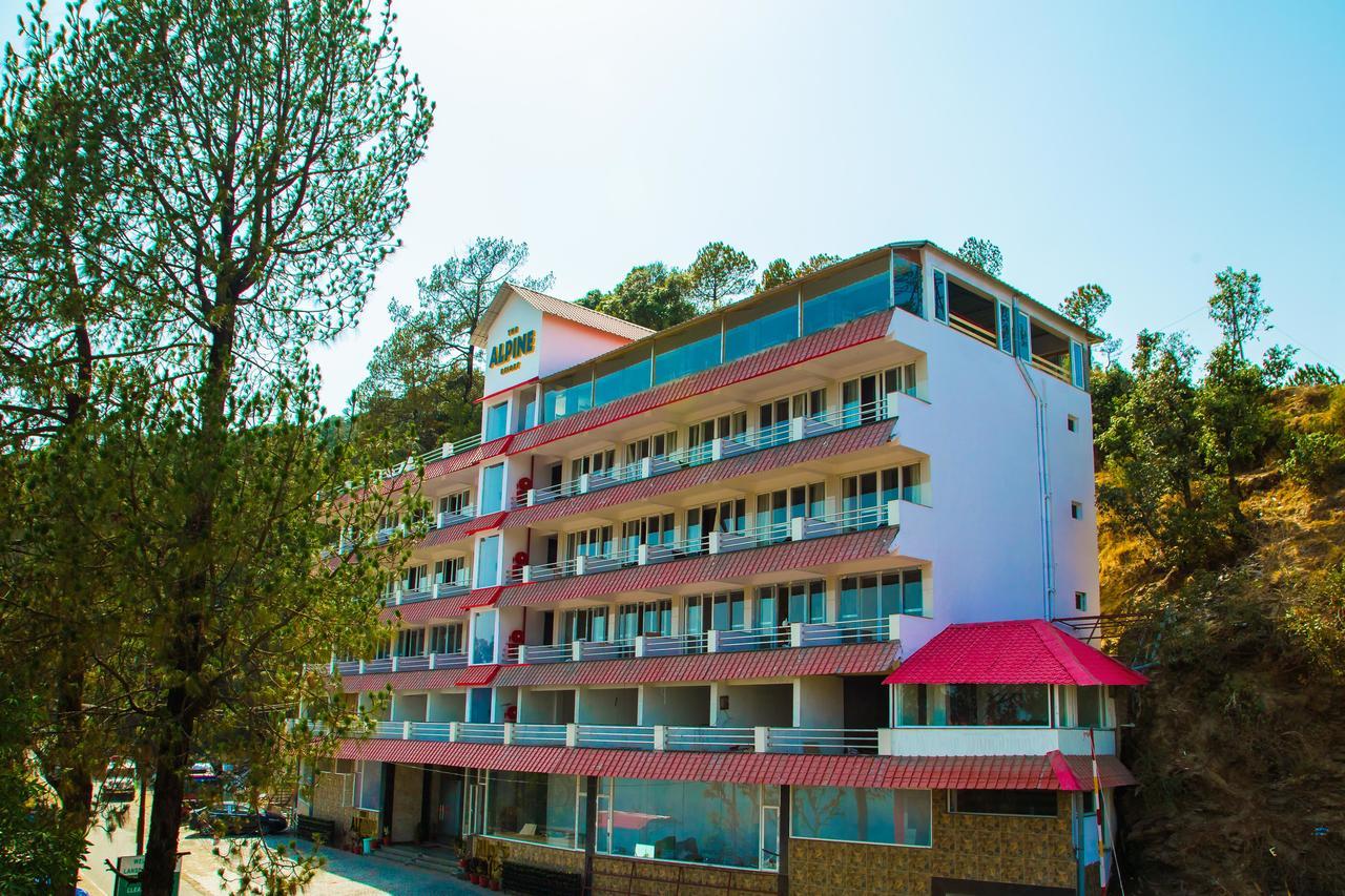 The Alpine Resort Lansdowne Bagian luar foto